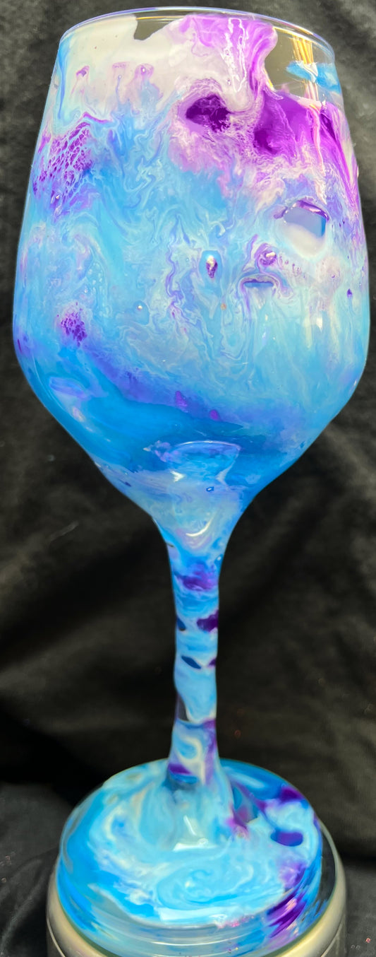 L106 Blue, purple and white Wine Glass